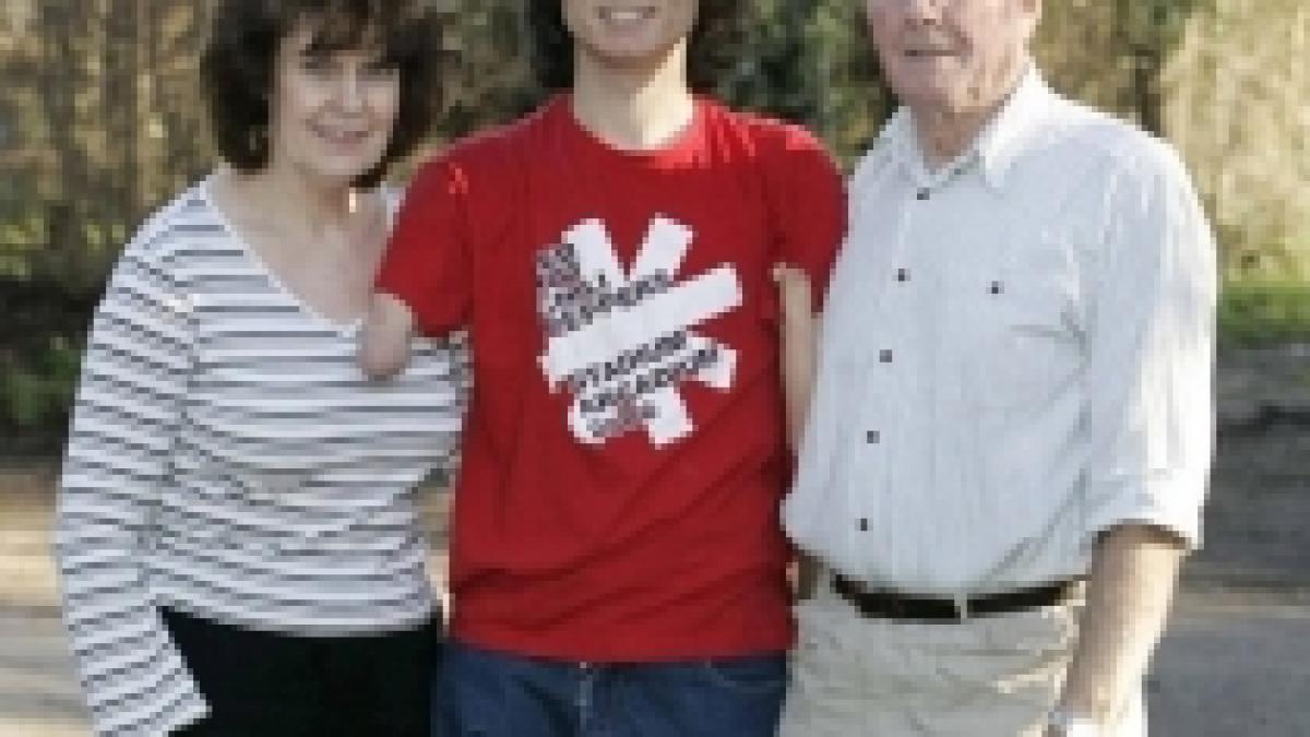 un orfan roman nascut fara antebrate a fost admis la universitatea oxford foto