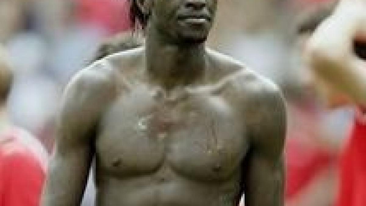 adebayor nu este inca pregatit sa revina la manchester city dupa ce un oficial togolez i a murit in