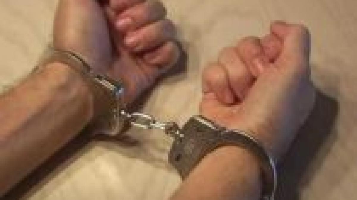 tanar din iasi acuzat ca folosea minori pentru a da spargeri in locuinte video