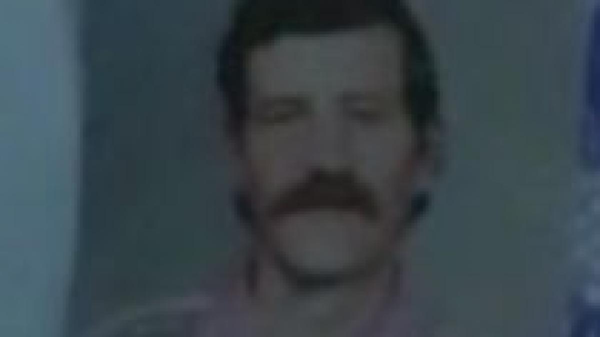 un tata din galati isi obliga copiii sa il mangiie in zonele intime video