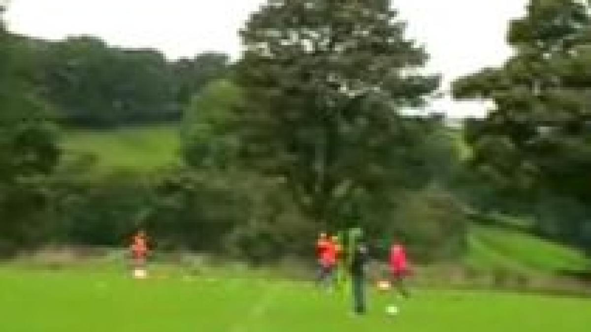 ogararu mic copil vezi cea mai lunga aruncare din istoria fotbalului video