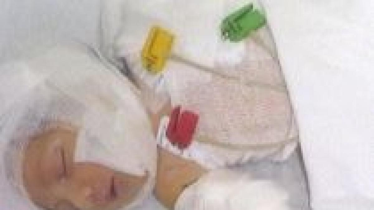 bebelusul uitat in incubator la maternitatea bucur poate fi luat in sfarsit acasa video