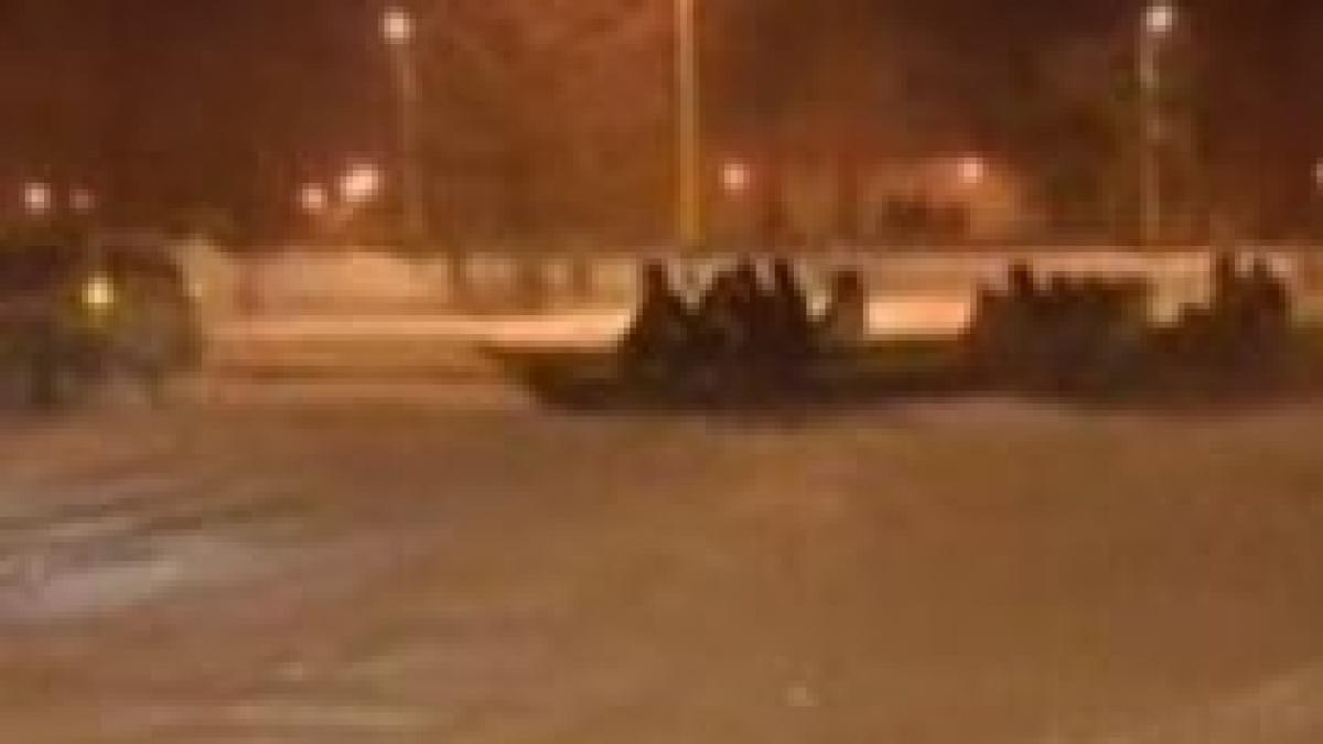 distractie de sezon cu banana pe zapada intr o parcare din mamaia video