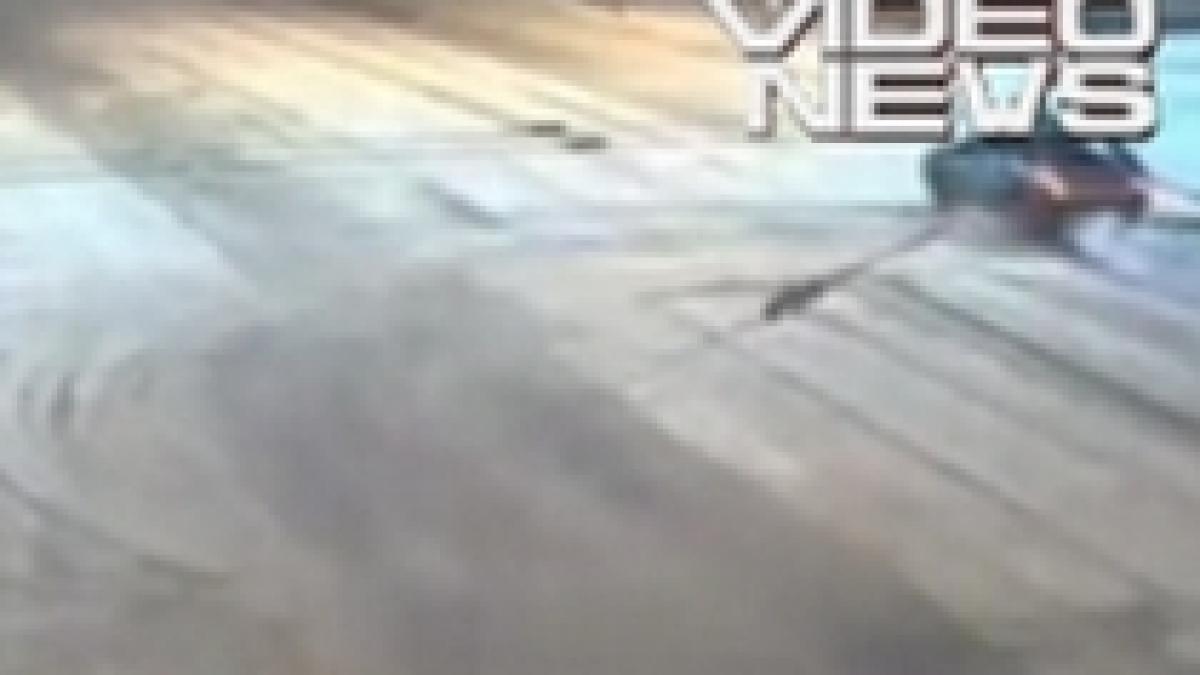 rusia o masina de teren zdrobeste un taxi video imagini socante