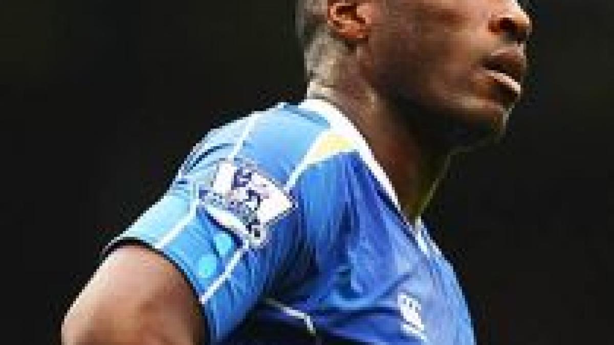 vrea sa i bage in faliment sol campbell a dat in judecata portsmouth pentru 1 9 milioane de euro