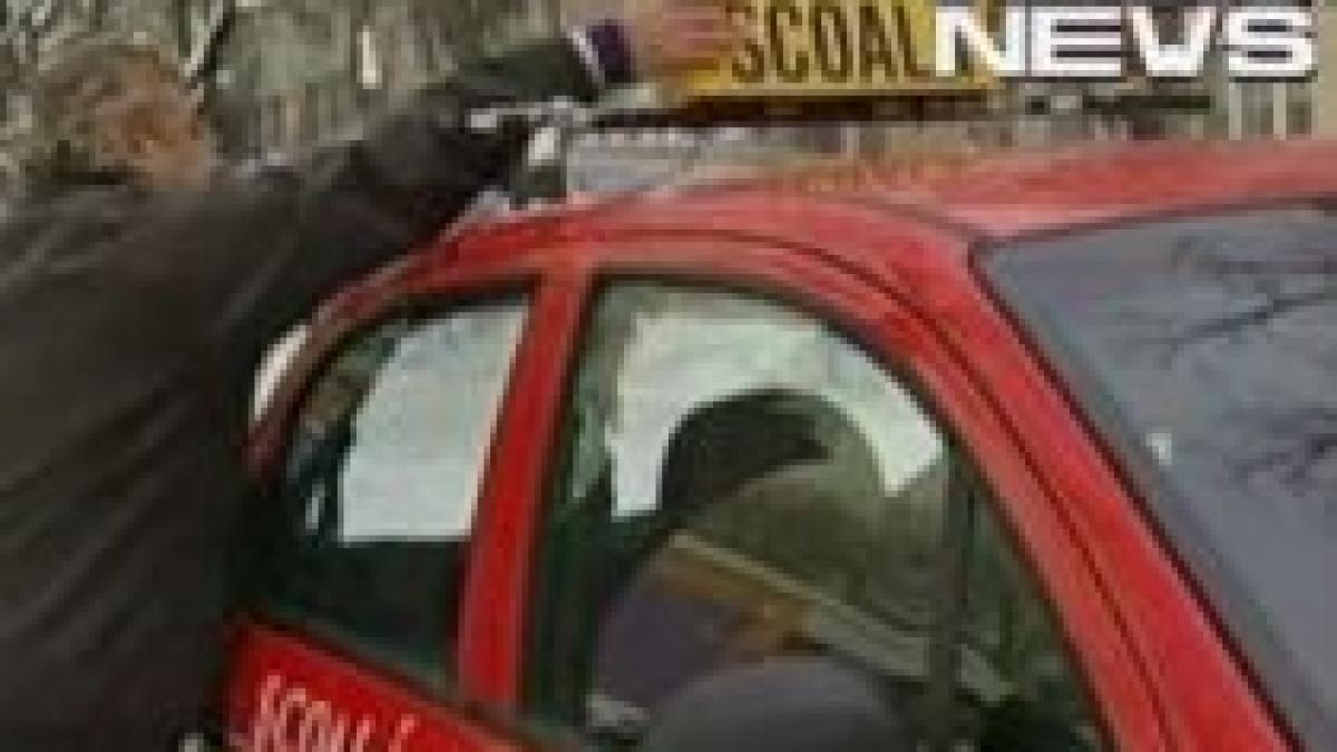 scolile de soferi care s au inchis lasa pe drumuri mii de oameni care au platit deja cursurile video