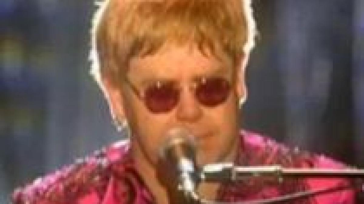 elton john si a amanat concertul de la bucuresti cu o saptamana