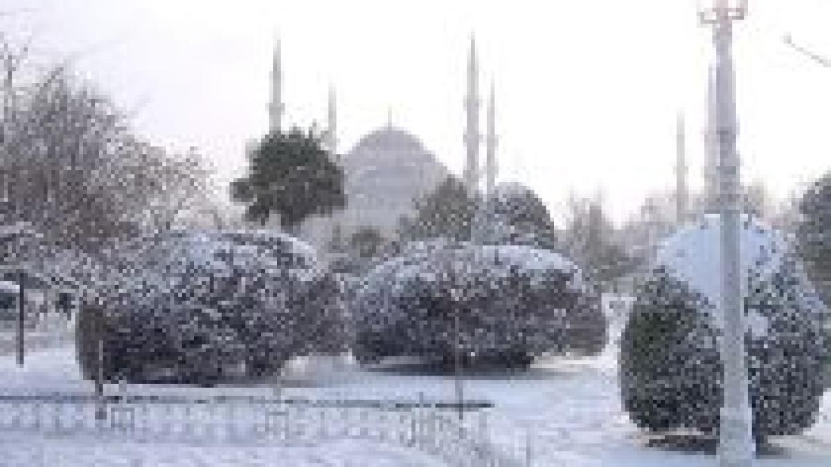 iarna in turcia peste 200 de sate izolate din cauza zapezii abundente video