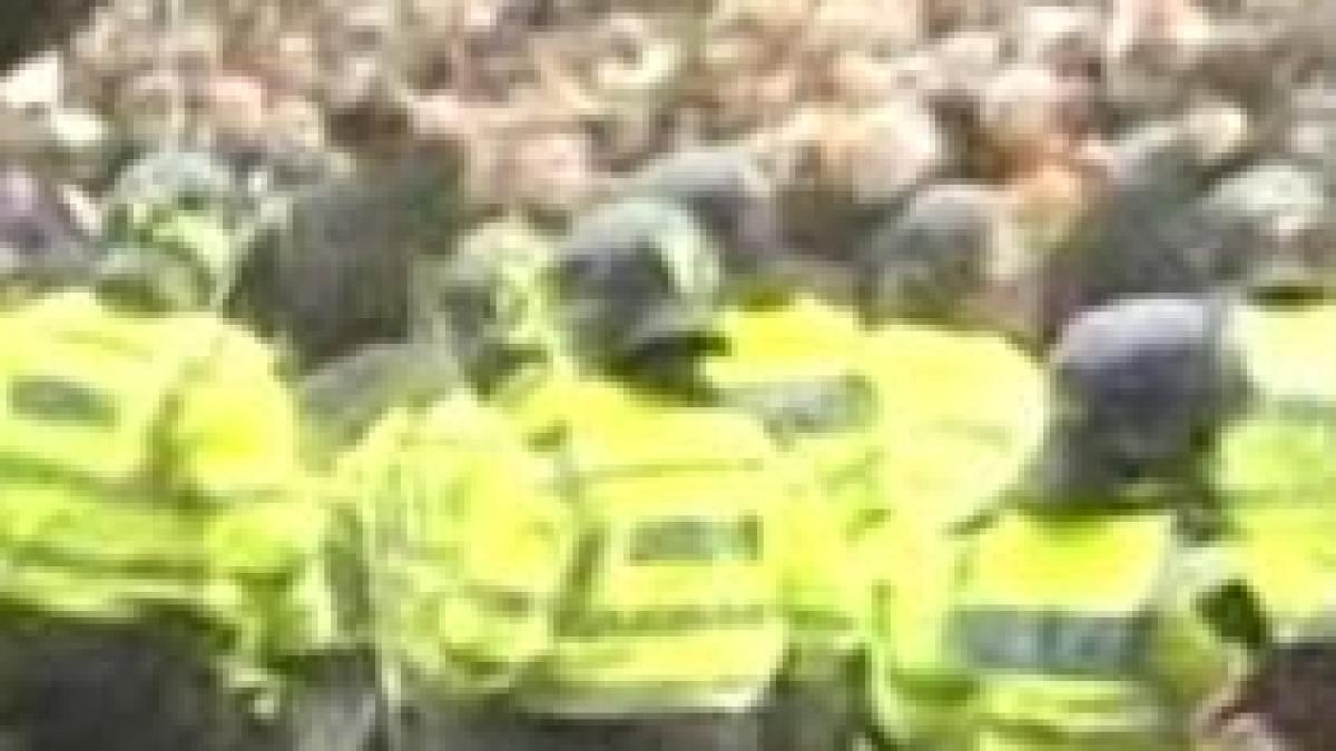 marea britanie patru politisti raniti dupa o ciocnire cu manifestantii de extrema dreapta
