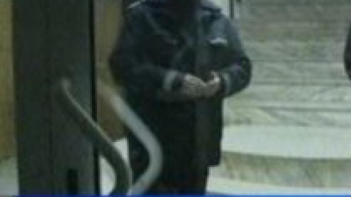 functionar al unei primarii din gorj prins in timp ce lua mita video