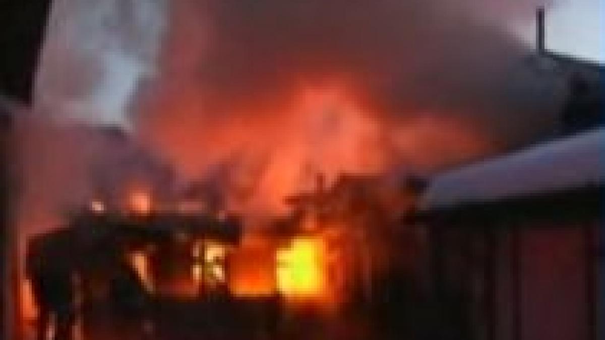 incendii in dambovita si maramures trei case o gradinita si o scoala mistuite de flacari video