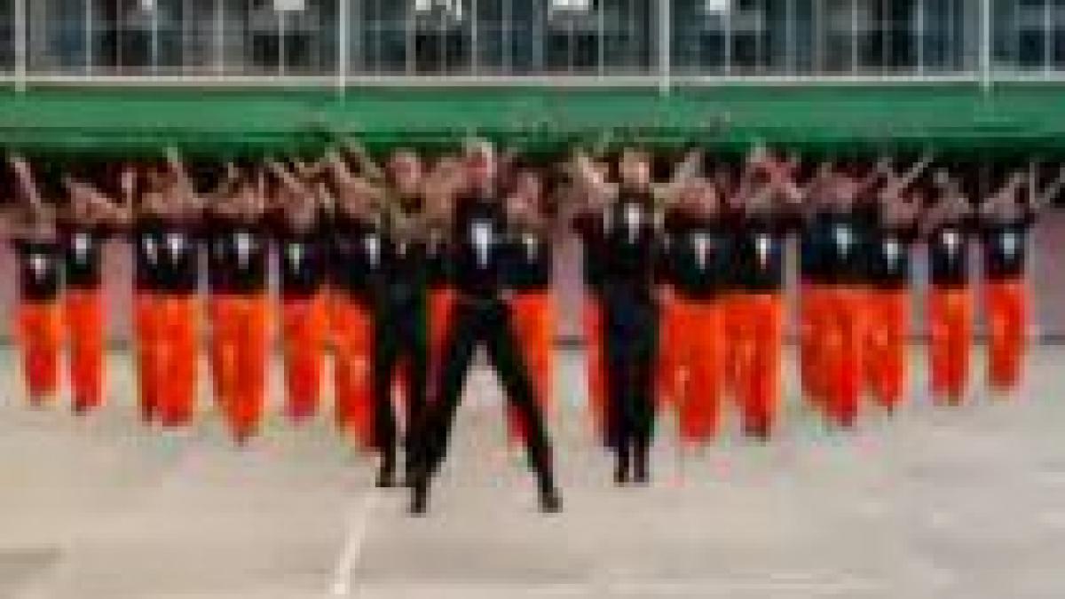 omagiu din inchisoare pentru michael jackson 1 500 de prizonieri s au antrenat pentru un dans