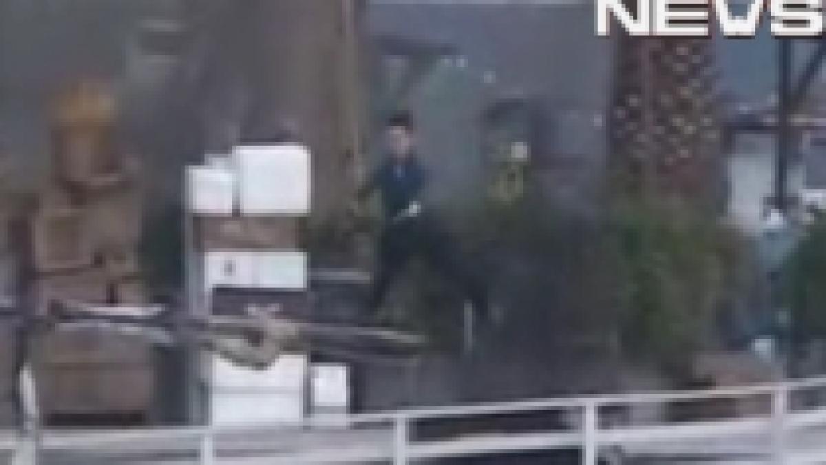 tom cruise surprins de paparazzi in timp ce face cascadorii pentru noul sau film video