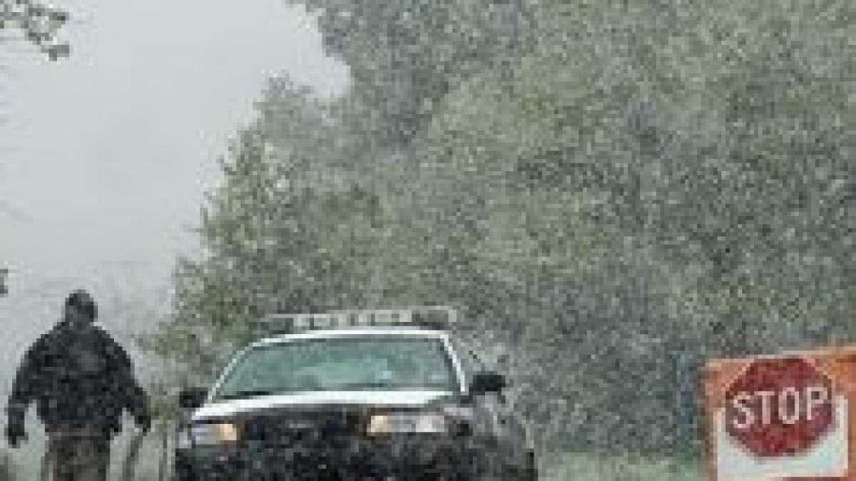 sute de mii de oameni afectati de furtuni de zapada in sua video