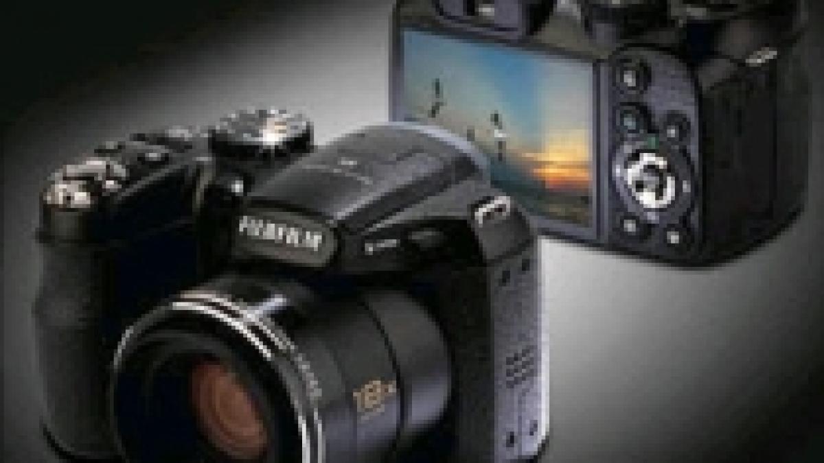 fujifilm finepix s2500hd o camera foto cu zoom de 18x care filmeaza hd foto