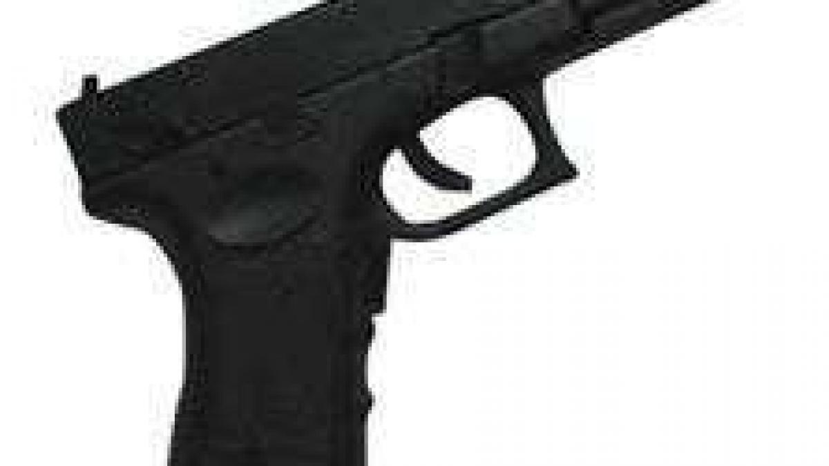 un israelian a impuscat agentii de paza al unui club din centrul iasiului