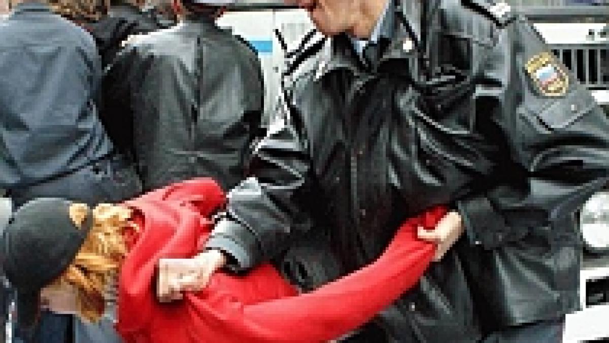 moscova politia a arestat 100 de opozanti anti kremlin