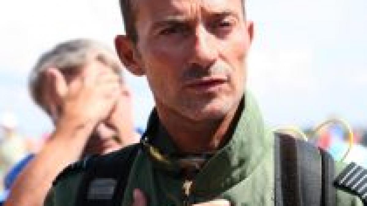 cum ar candida mazare la sefia psd schimb palaria cu bereta rosie si hainele cu uniforma militara