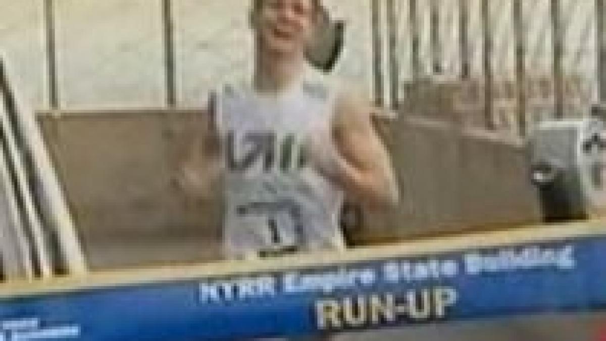 new york peste 200 de sportivi au participat la o cursa pe scarile empire state building video