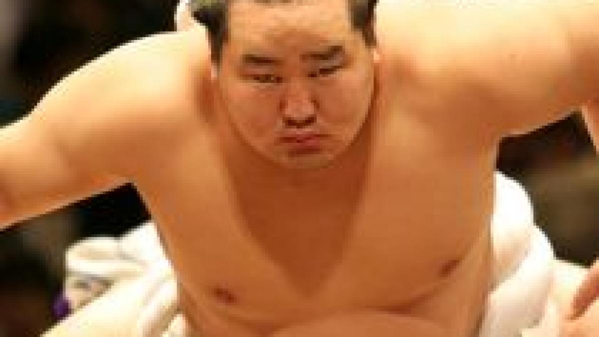 retragere rusinoasa la sumo asashoryu renunta la cariera dupa un scandal in club