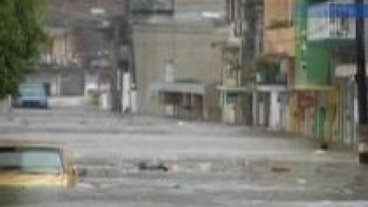 mexicul se confrunta cu cele mai puternice inundatii din ultimii 20 de ani video