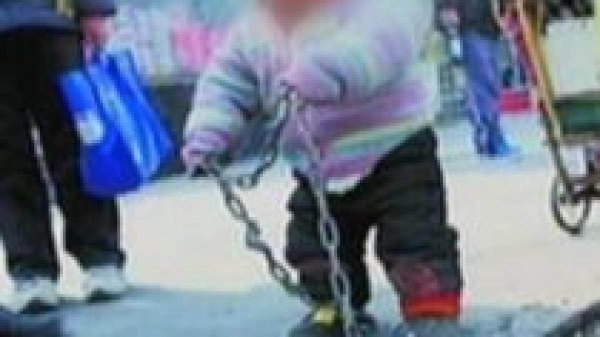 copilul chinez gasit legat cu lanturi de parinti de teama unei rapiri primit gratuit la gradinita