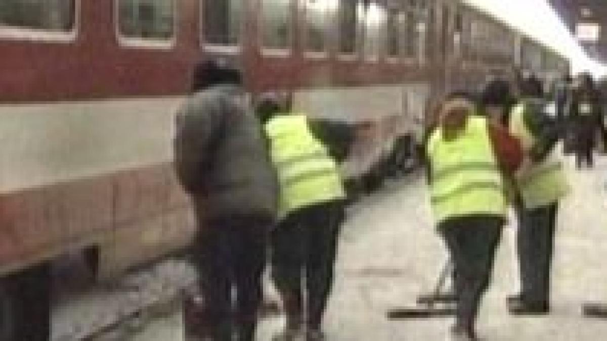 traficul feroviar dat peste cap de ninsori vezi trenurile anulate video
