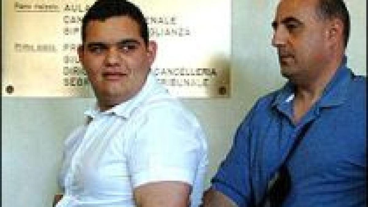 suporterul italian care a ucis un politist in 2007 condamnat la 14 ani de inchisoare