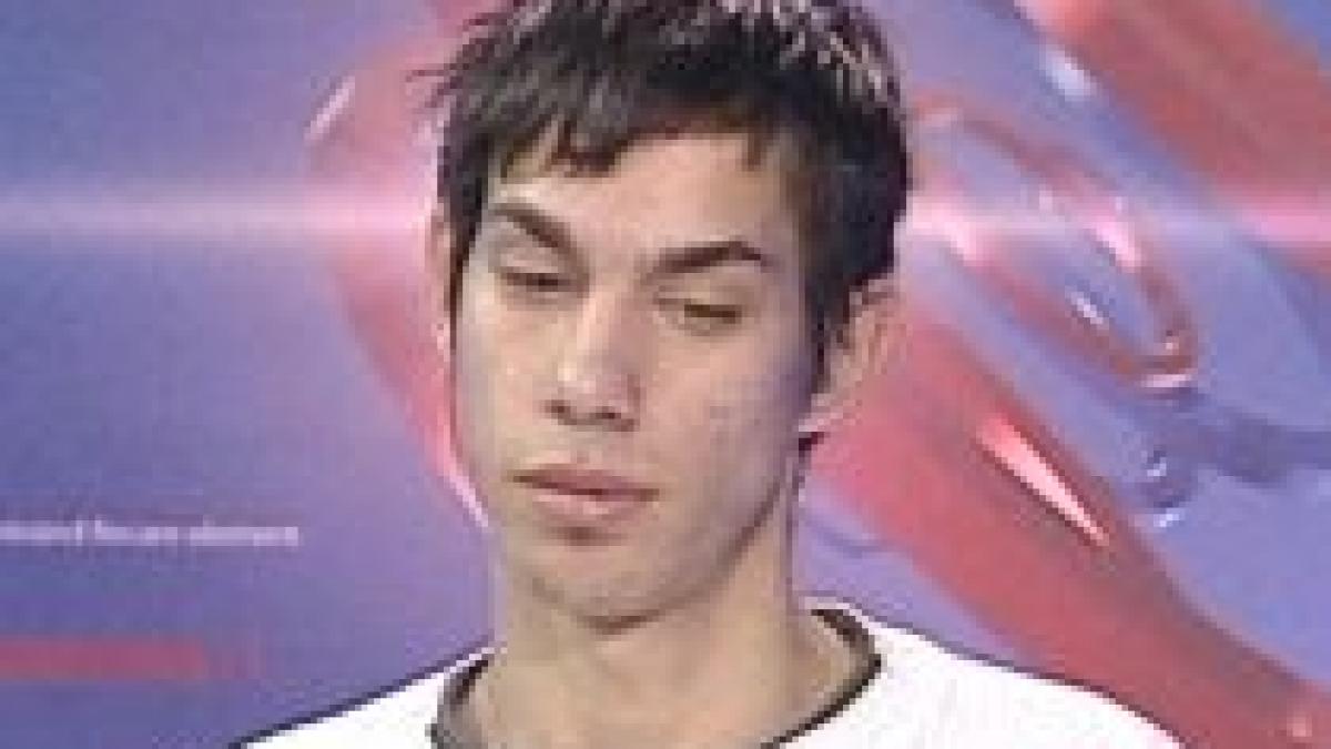 tanar infectat cu hiv concediat din cauza bolii m au dezbracat si mi au facut poze in baie video