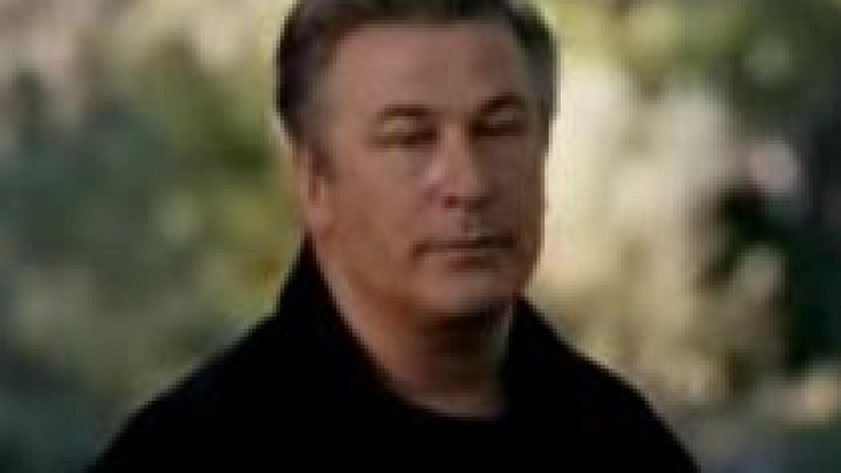alec baldwin internat de urgenta dupa ce a fost gasit inconstient de fiica sa