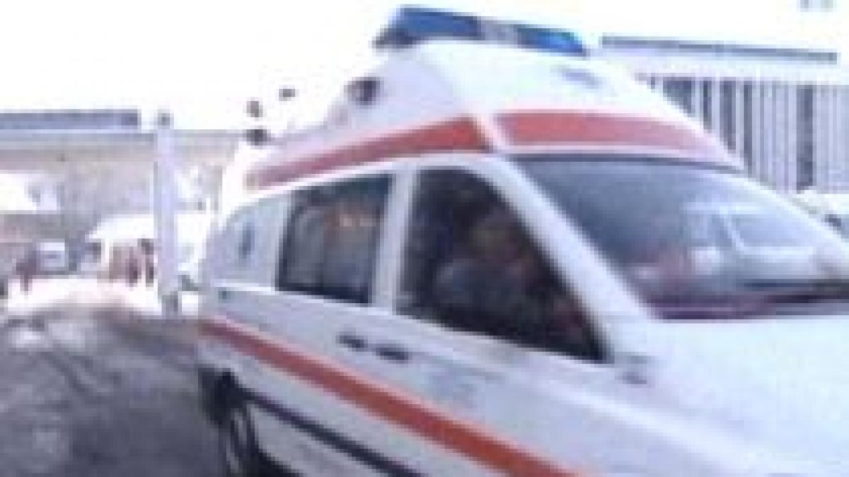 dambovita o ambulanta cu o femeie gravida inzapezita de 13 ore
