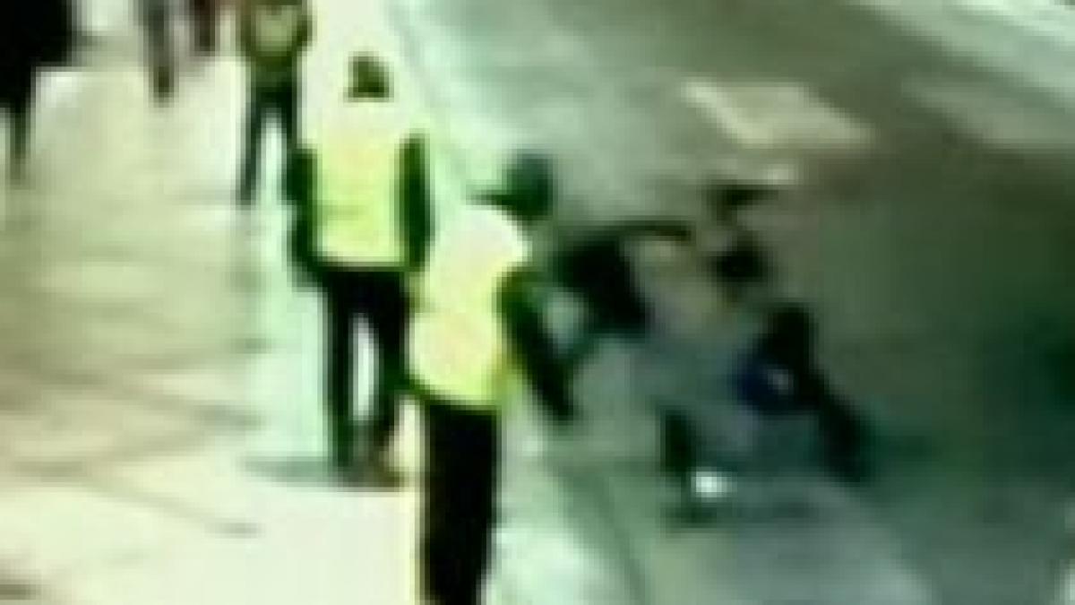 imagini incredibile adolescenta batuta in fata gardienilor video