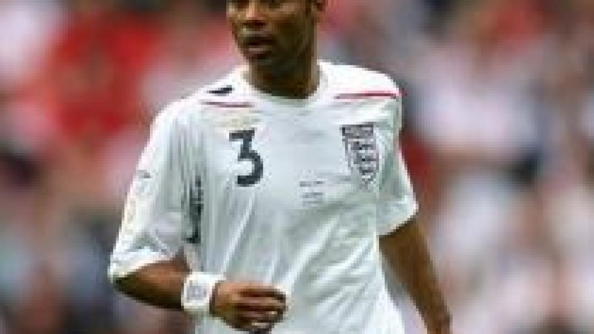 ashley cole si a rupt glezna si poate rata cupa mondiala