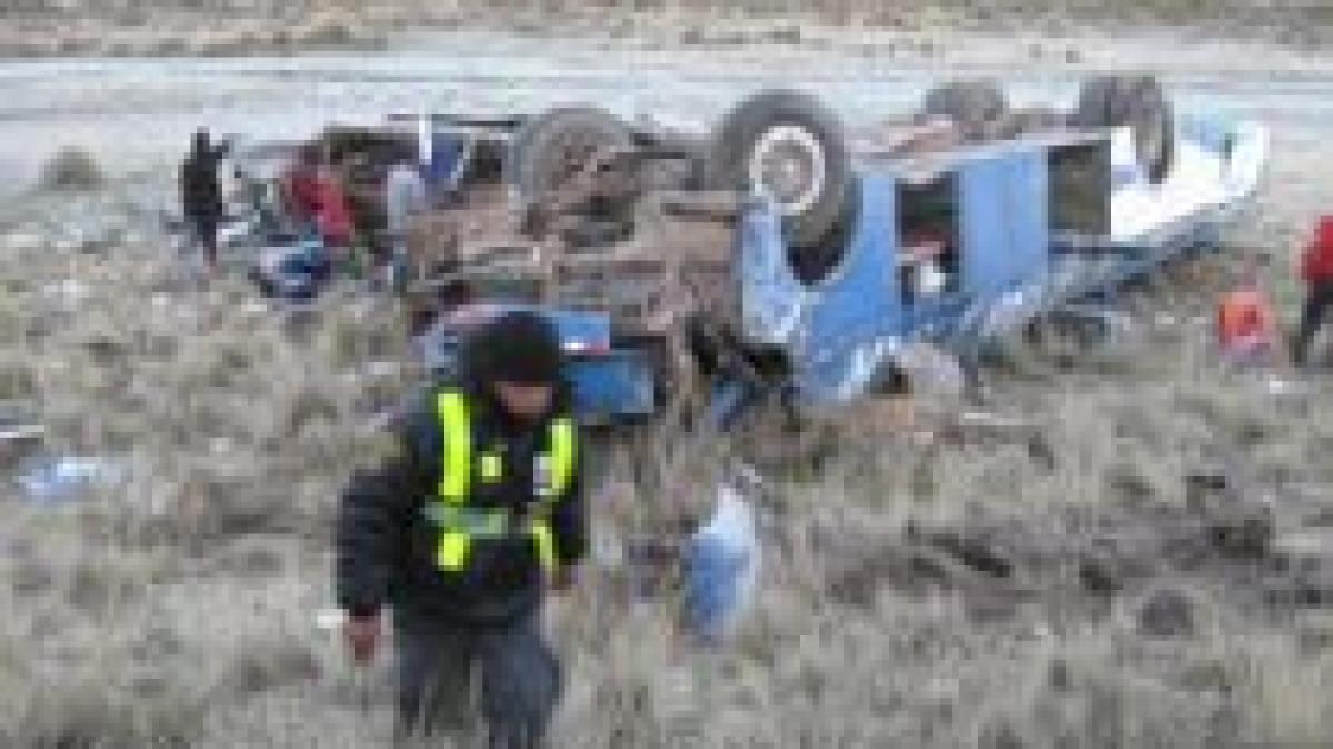 cinci romani au murit in bulgaria dupa ce masina in care erau s a ciocnit cu un camion