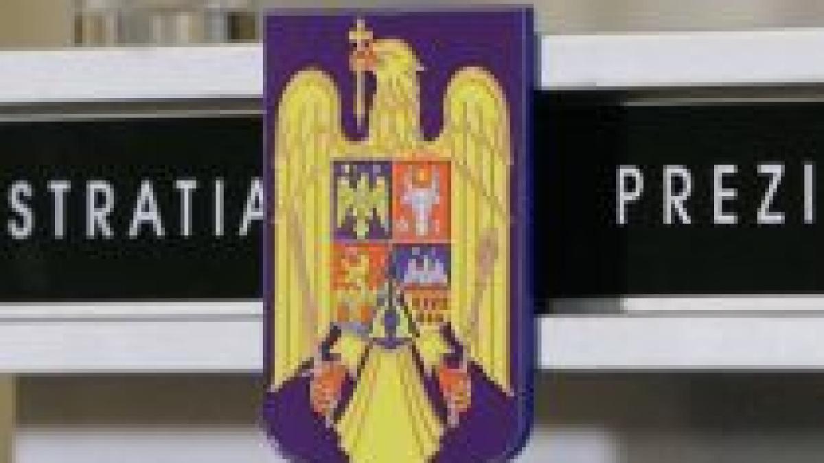 traian basescu acuzat ca a incalcat legea schimband culoarea stemei in violet video