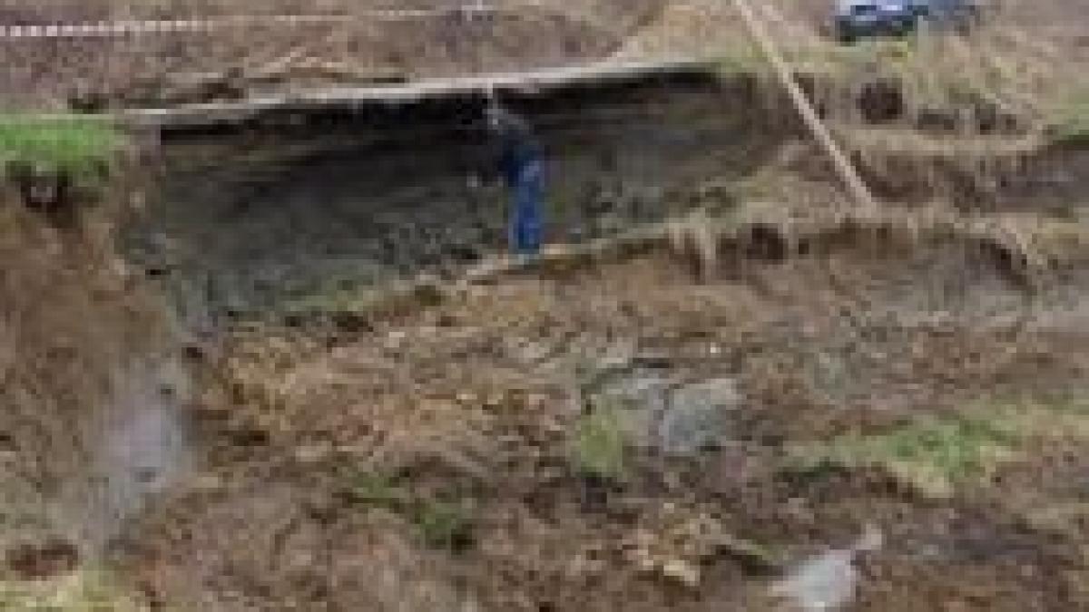 pod surpat in judetul buzau din cauza alunecarilor de teren