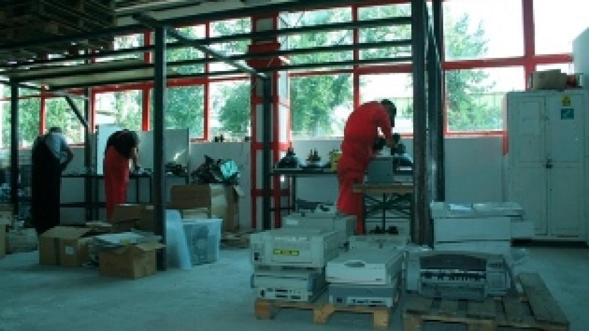 solutii pentru boschetari pe timp de criza angajati cu 600 lei luna in domeniile it si textile