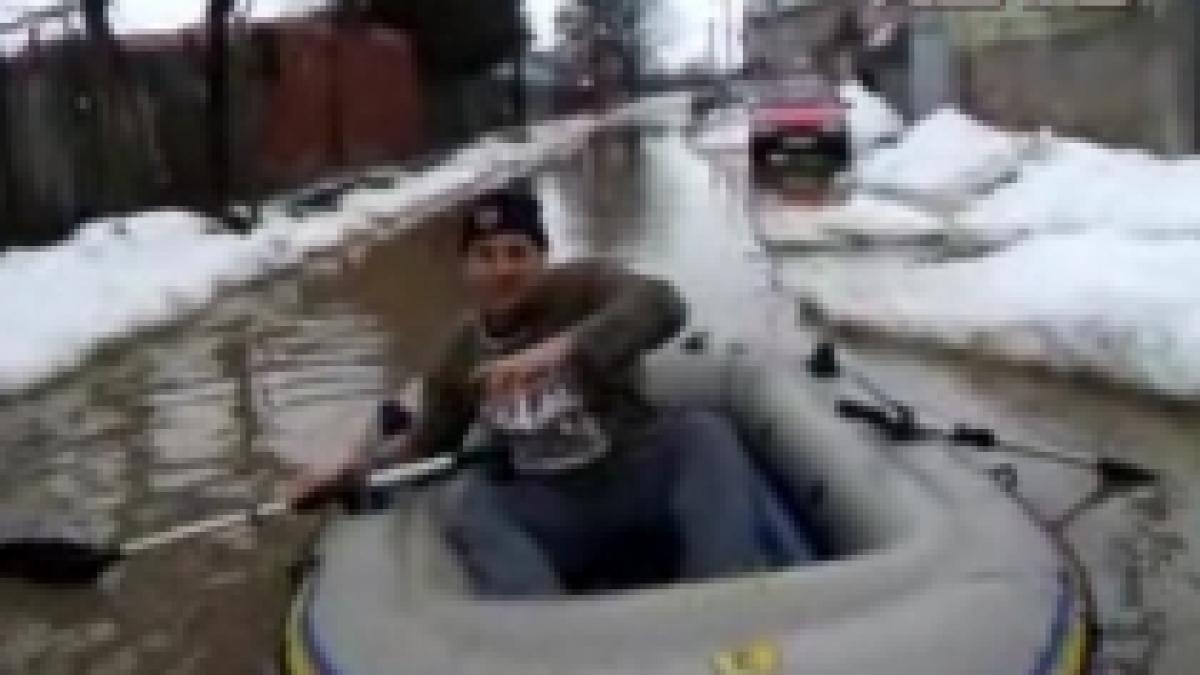 bucuresti mica venetie locuitorii sectorului 5 se duc cu barca la magazin video