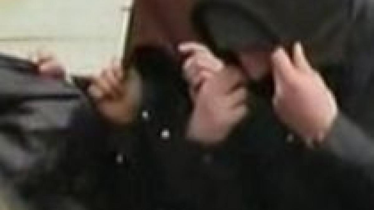 20 de persoane cercetate de autoritatile din alba pentru inselaciune video