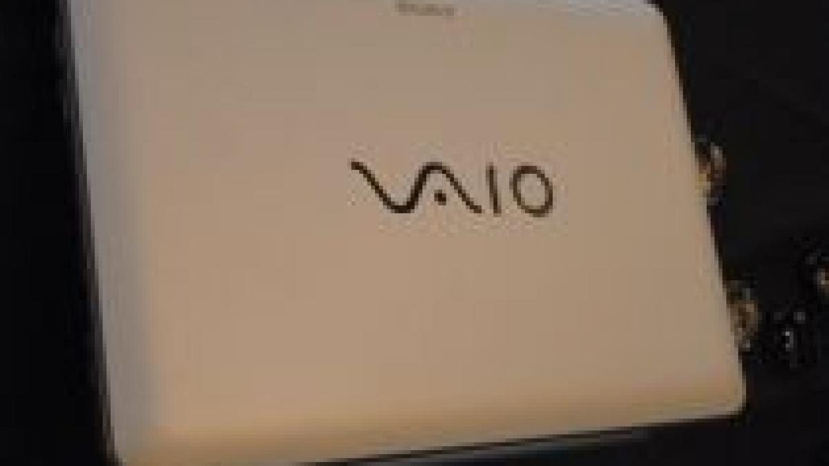 sony a lansat in romania noua serie de notebook uri vaio f z y eb si w foto