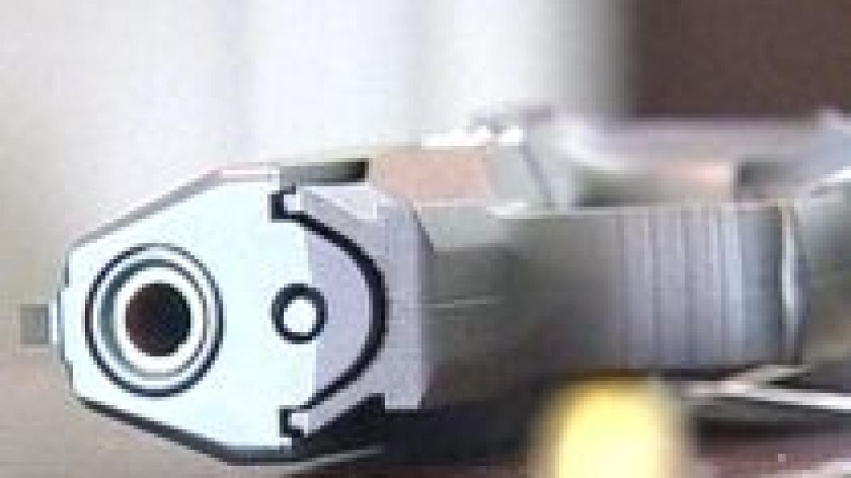 barbatul din codlea care s a impuscat in cap din cauza locului de munca a murit la spital video