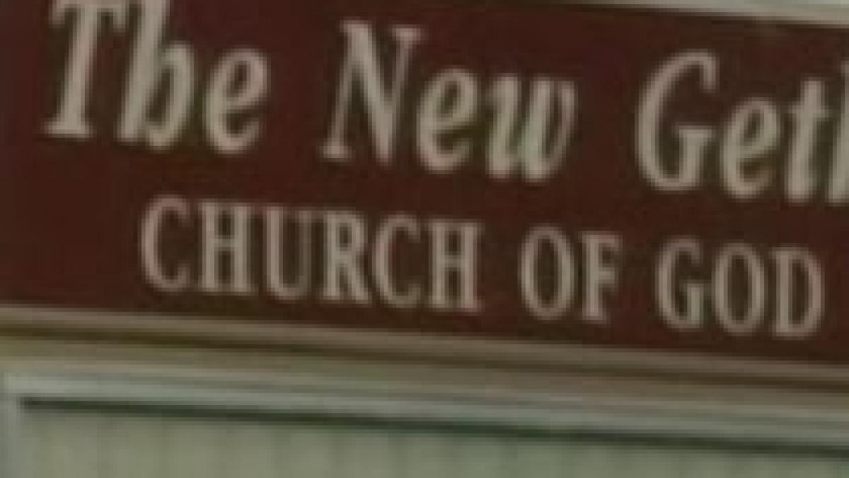 schimb de focuri in timpul slujbei video