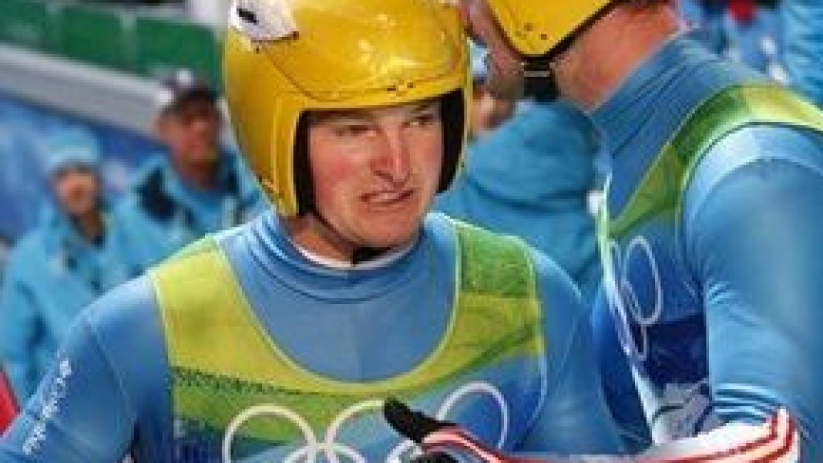 aur pentru fratii linger la proba de dublu sanie echipajele romaniei in coada clasamentului