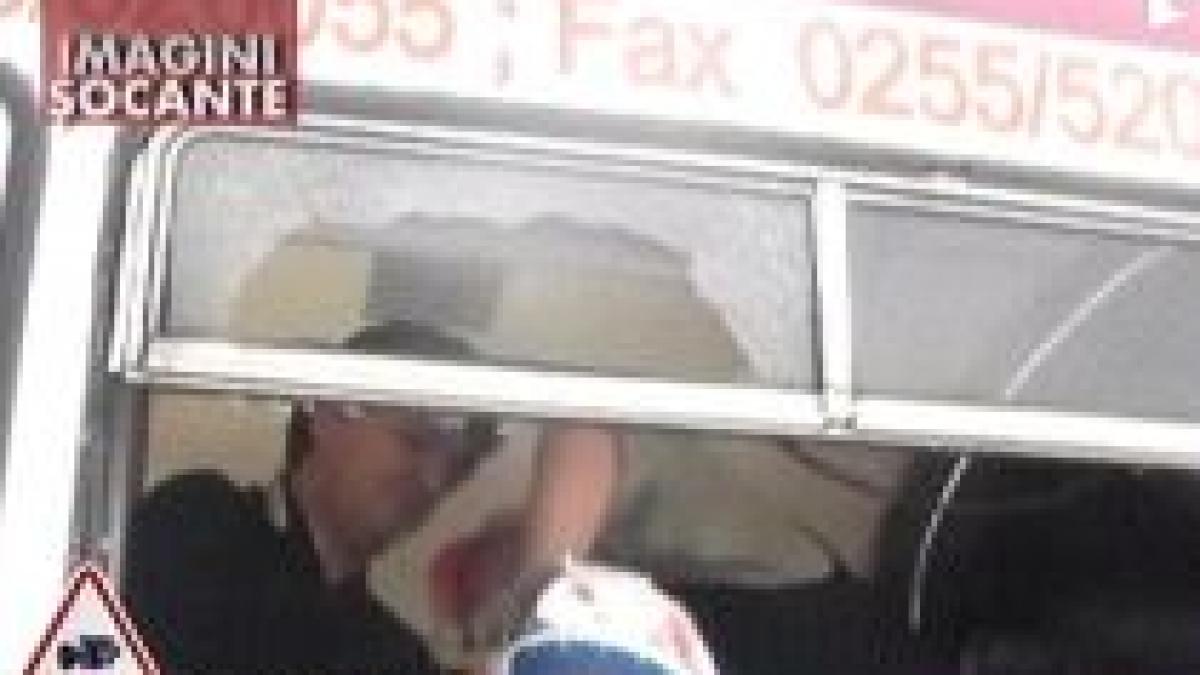 resita la un pas de a fi decapitat in tramvai video