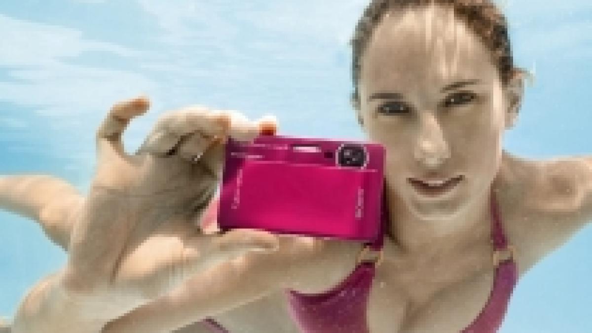 sony cyber shot tx5 cea mai subtire camera foto rezistenta la apa soc si inghet foto