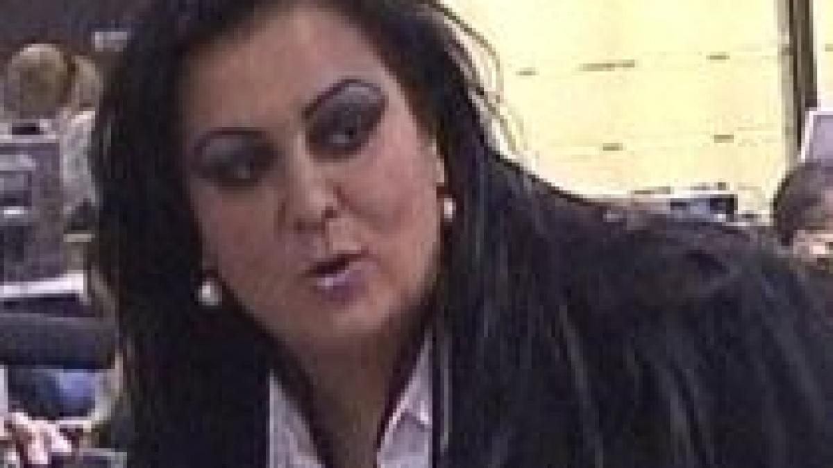 monica anghel va fi mamica