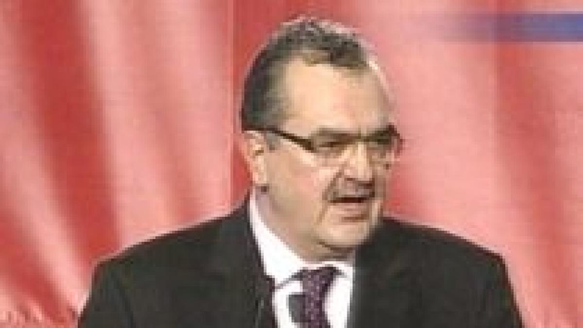 mitrea isi retrage candidatura si il sustine pe victor ponta