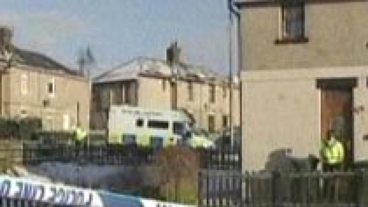 un britanic de 20 de ani si a ucis fratele si sora cu un cutit de bucatarie video