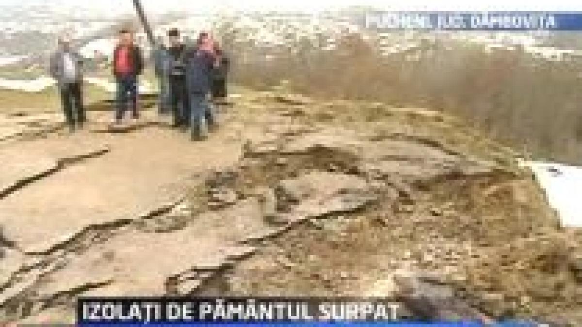 circa 2 500 de oameni din comuna damboviteana pucheni izolati de lume din cauza alunecarilor de