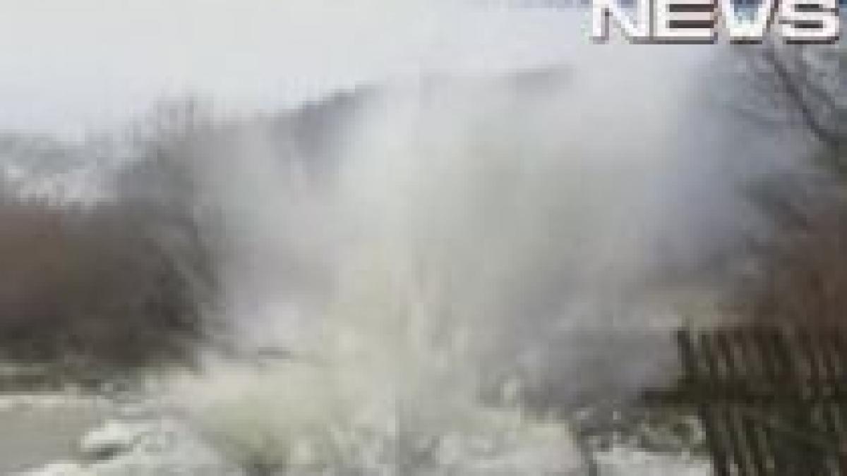 gospodarii inundate si detonari de gheata in bistrita video